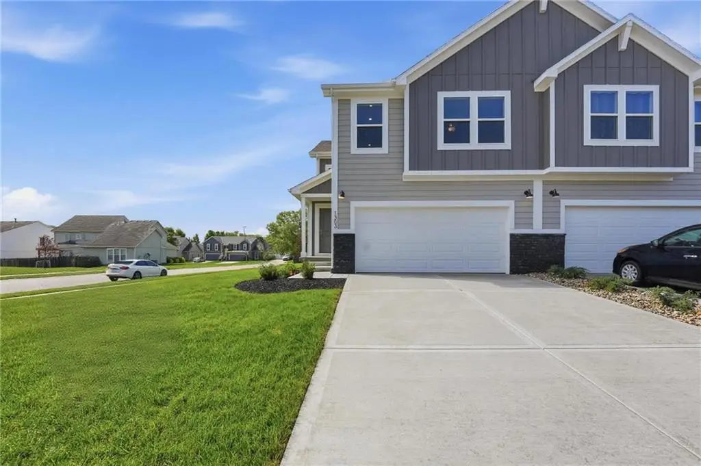 1303 S 4th Street E, Louisburg, KS 66053 - #1