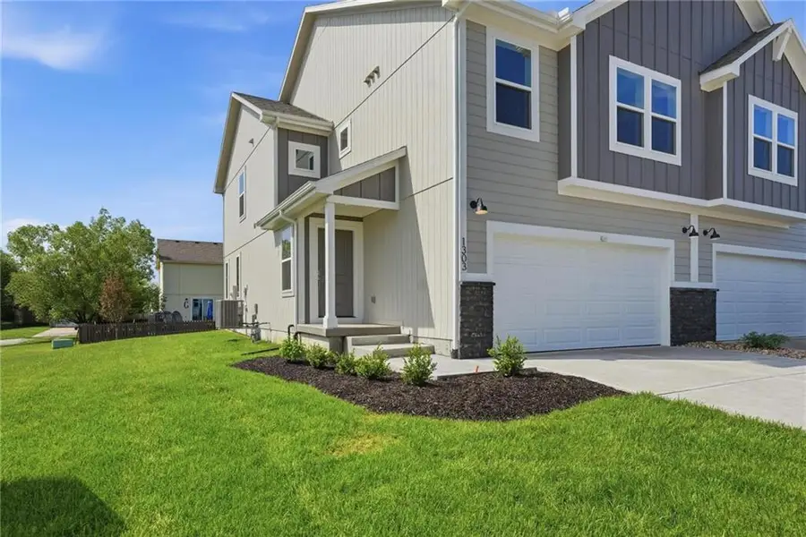 1303 S 4th Street E, Louisburg, KS 66053 - #2