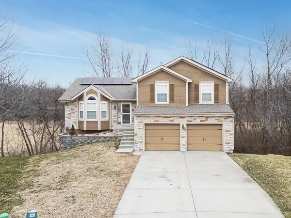 11911 N Charlotte Street, Kansas City, MO 64155