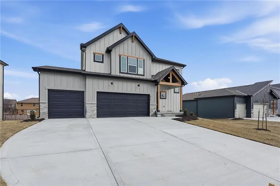 415 Woodview Drive, Raymore, MO 64083 - #2