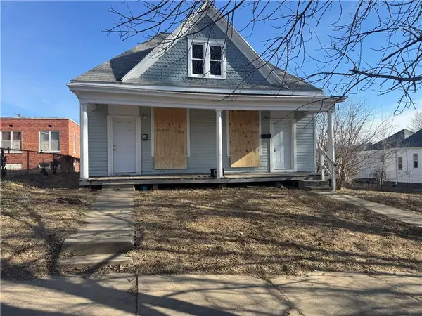 1011 S 14th Street, St Joseph, MO 64503