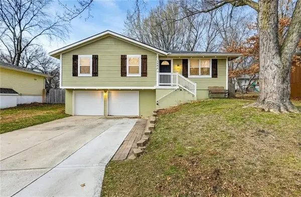 1806 SE Kingsway Street, Oak Grove, MO 64075