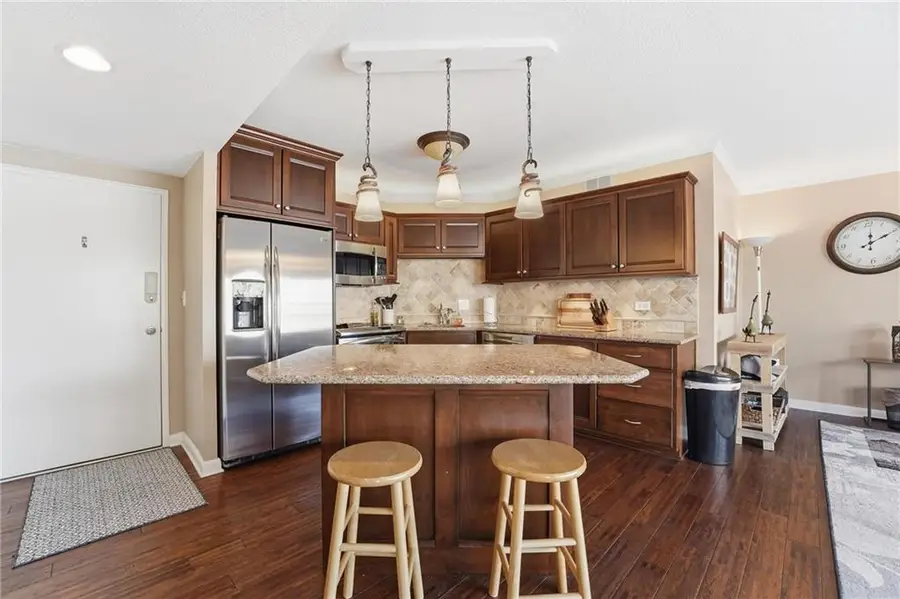 310 W 49th Street #201, Kansas City, MO 64112 - #2