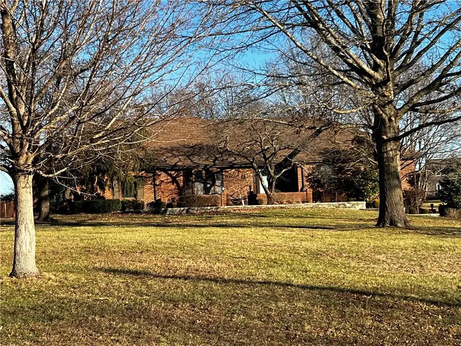 8987 Oak Country Lane, De Soto, KS 66018 - Image #2