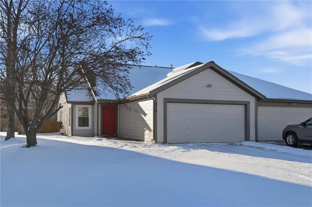 312 S Stone Creek Drive, Gardner, KS 66030 - Image #1