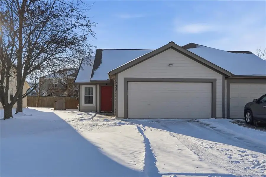 312 S Stone Creek Drive, Gardner, KS 66030 - Image #2
