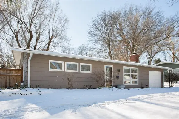 5515 W 78th Terrace, Prairie Village, KS 66208