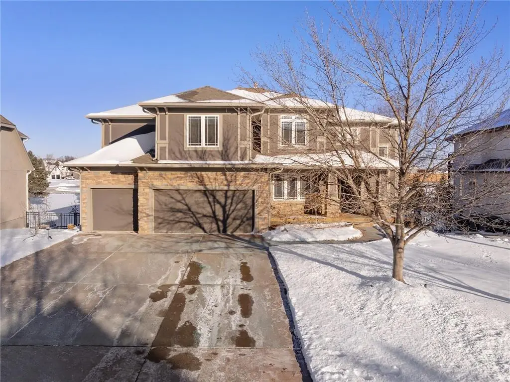 16253 S Summertree Lane, Olathe, KS 66062 - Image #1