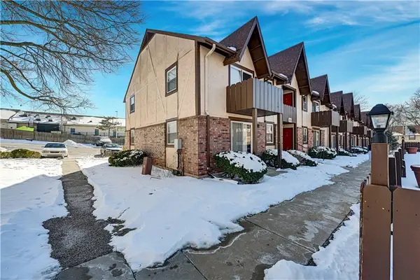 6228 Robinson Street #4, Overland Park, KS 66202