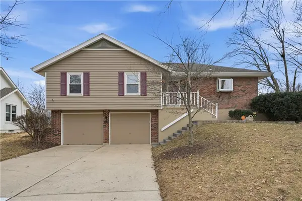 1619 SE Boone Trail, Lee's Summit, MO 64063