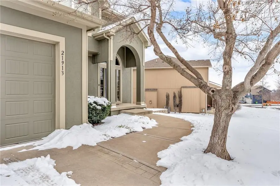 21913 W 95th Terrace, Lenexa, KS 66220 - Image #2