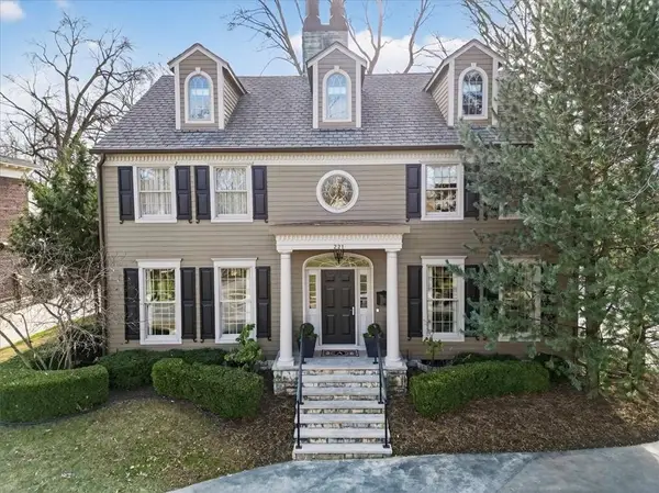 221 W 53rd Terrace, Kansas City, MO 64112