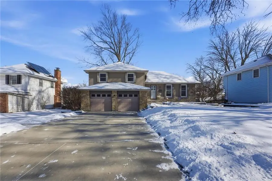 6009 Earnshaw Street, Shawnee, KS 66216 - Image #2