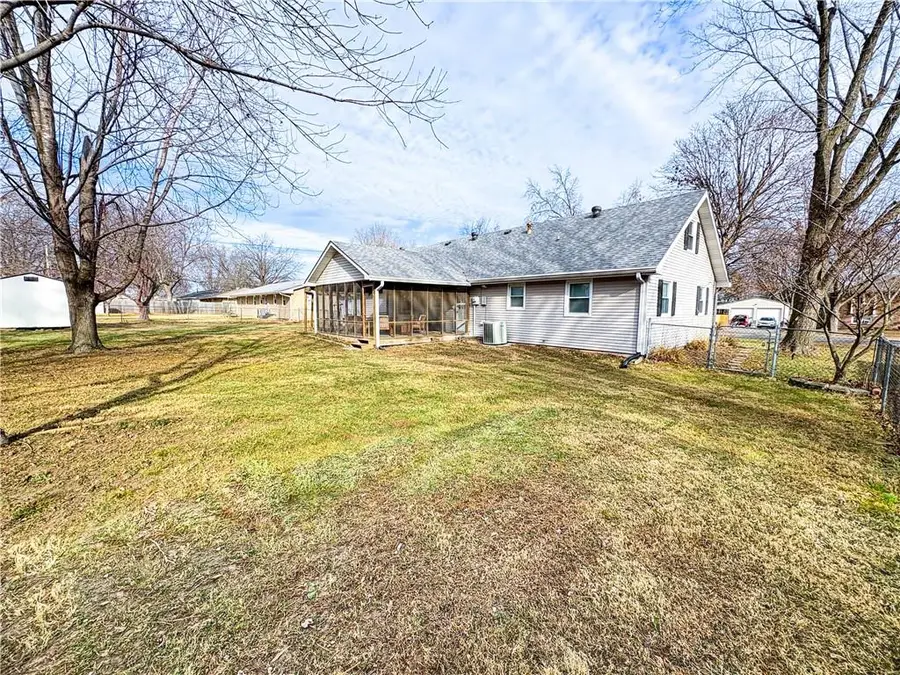 207 Gunsmoke Drive, Clinton, MO 64735 - #3