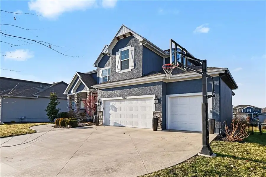 16538 S Lichtenauer Drive, Olathe, KS 66062 - Image #3