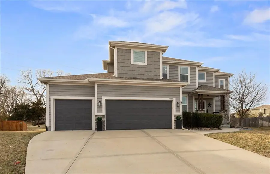 16724 S Skyview Lane, Olathe, KS 66062 - #2