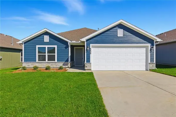 556 W Bluebird Street, Gardner, KS 66030