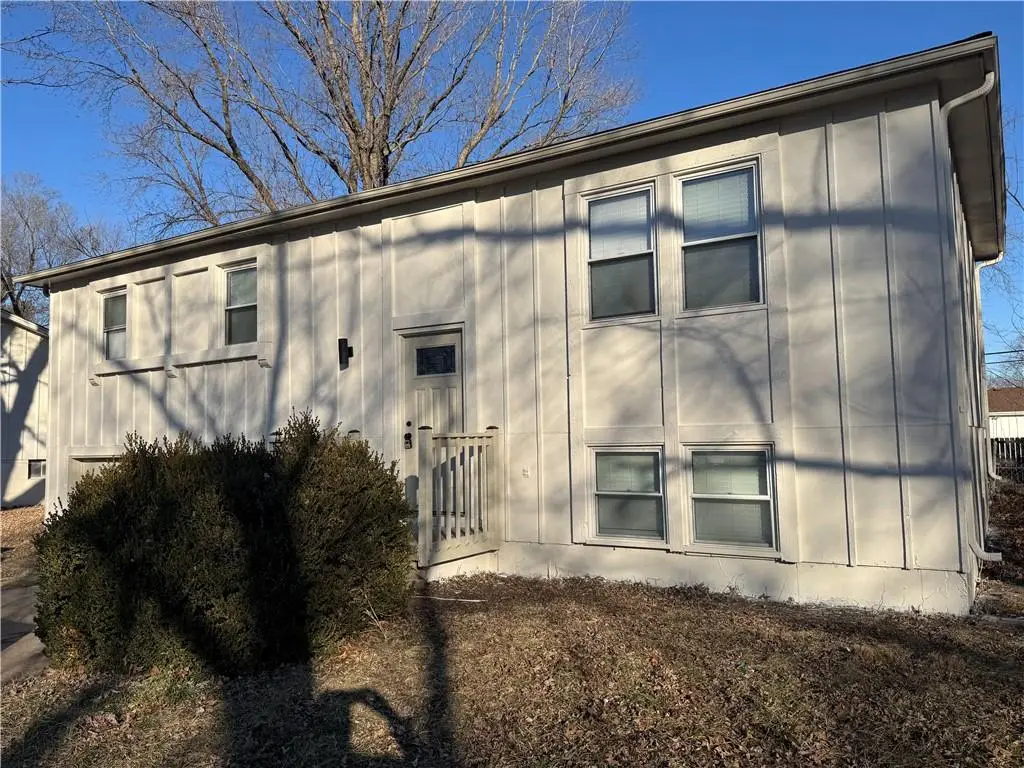 816 S Montclaire Drive, Olathe, KS 66061 - Image #1