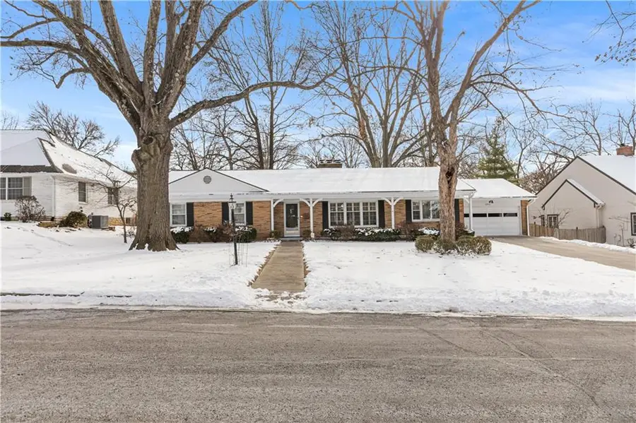 3913 W 57th Terrace, Fairway, KS 66205 - #2