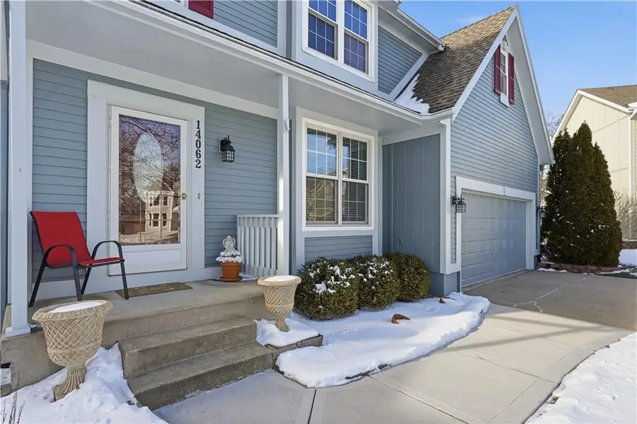 14062 S Blackfoot Court, Olathe, KS 66062 - Image #2