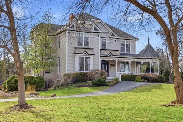 14346 S Caenen Lane, Olathe, KS 66062