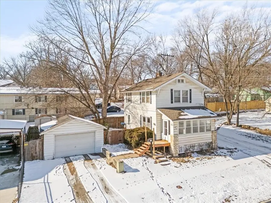 706 S 3rd Street, Leavenworth, KS 66048 - #2