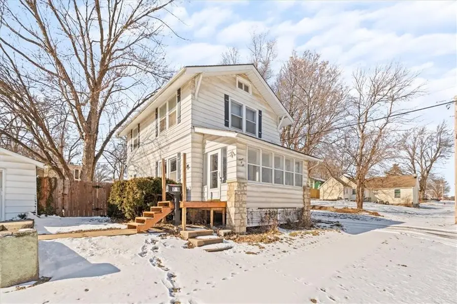 706 S 3rd Street, Leavenworth, KS 66048 - #3