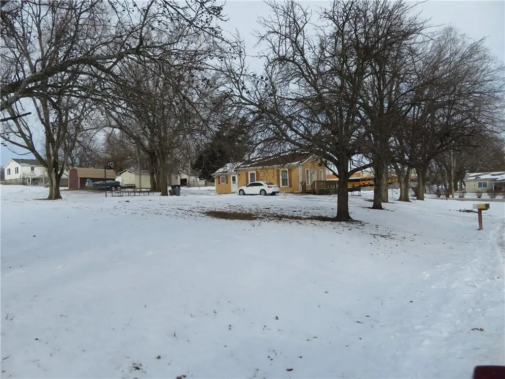 202 Delaware Street, Oskaloosa, KS 66066 - #1