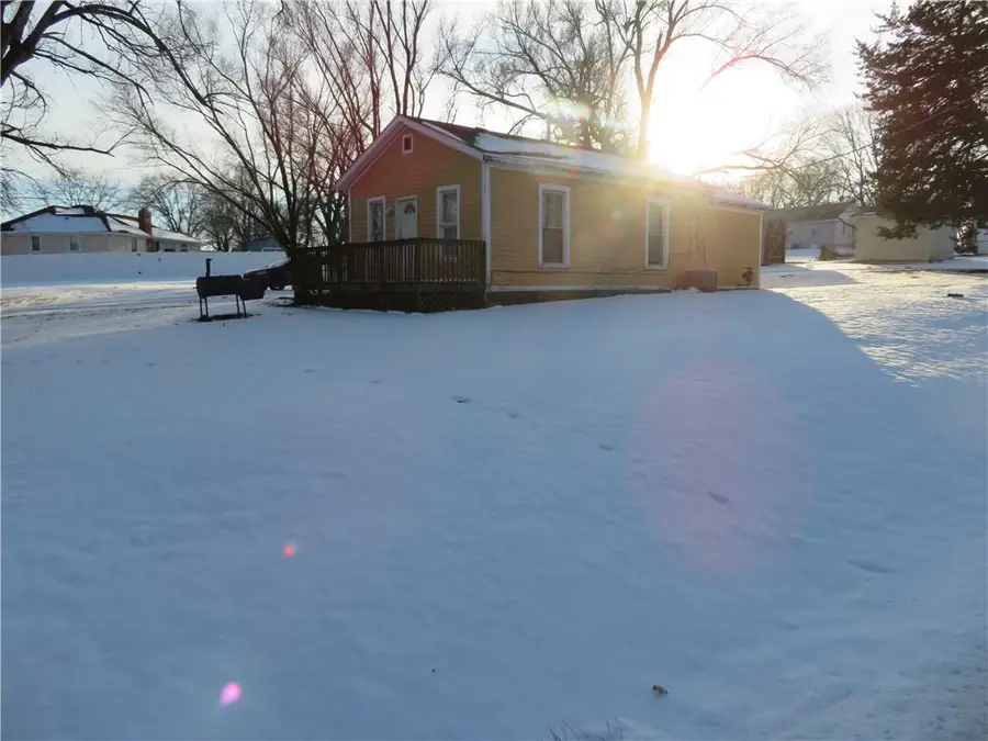 202 Delaware Street, Oskaloosa, KS 66066 - #3