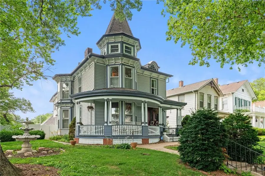 309 N Esplanade Street, Leavenworth, KS 66048 - #2