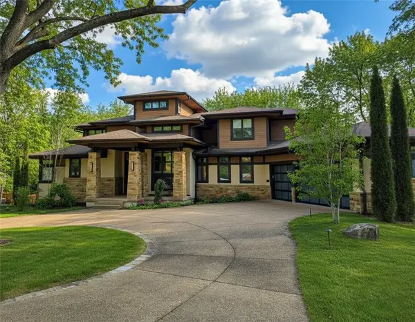 2615 W 98th Street, Leawood, KS 66206