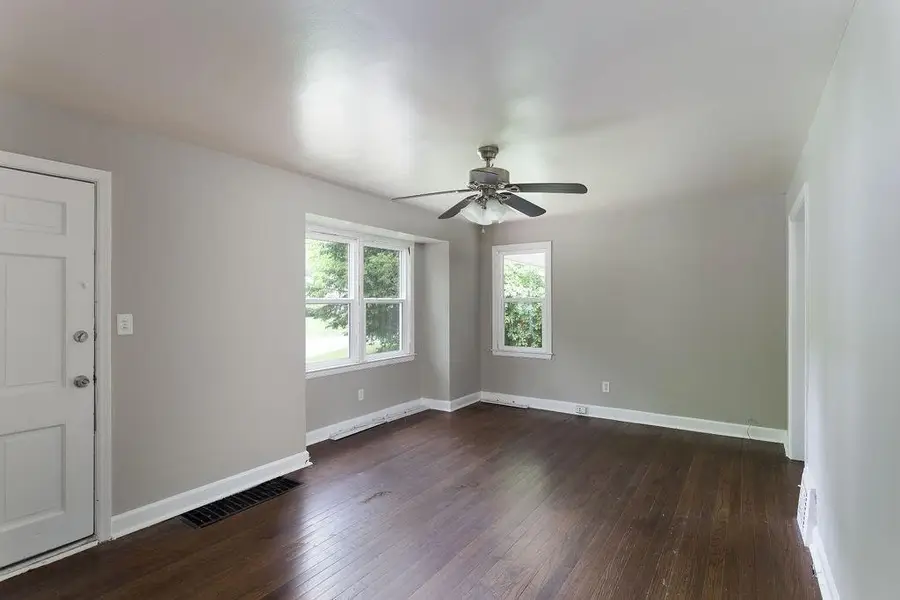 10 E Pocahontas Lane, Kansas City, MO 64114 - #3