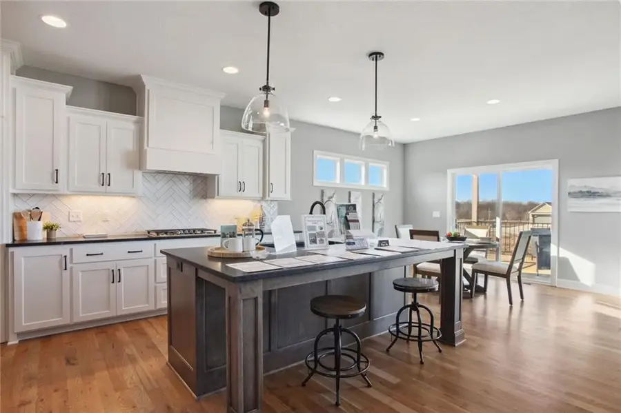 8162 Valley Road, Lenexa, KS 66220 - Image #2