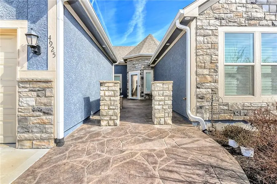 4925 Tallgrass Street, Leavenworth, KS 66048 - #3