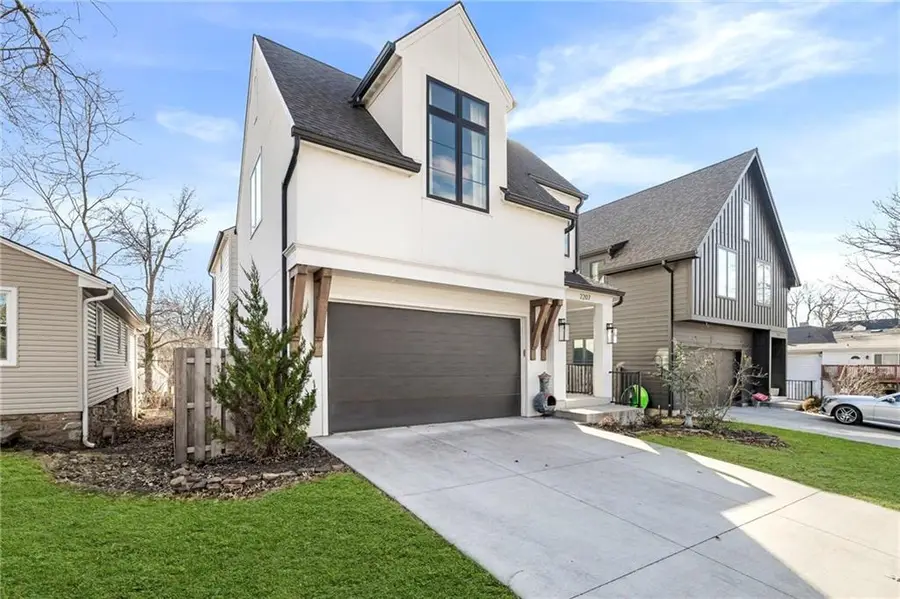 2207 W 48th Street, Westwood, KS 66205 - #2