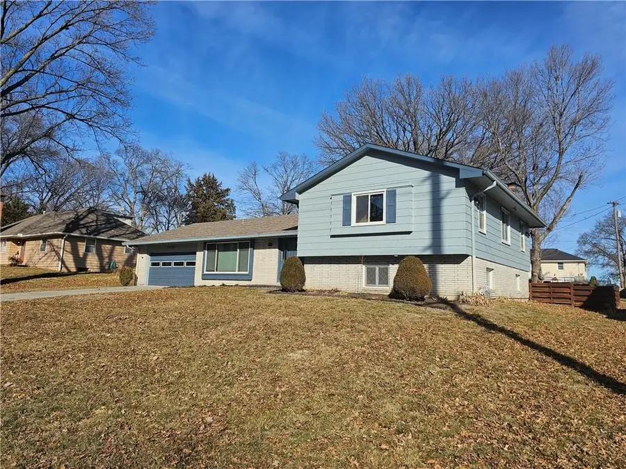 1107 S 2nd Street, Leavenworth, KS 66048 - #3