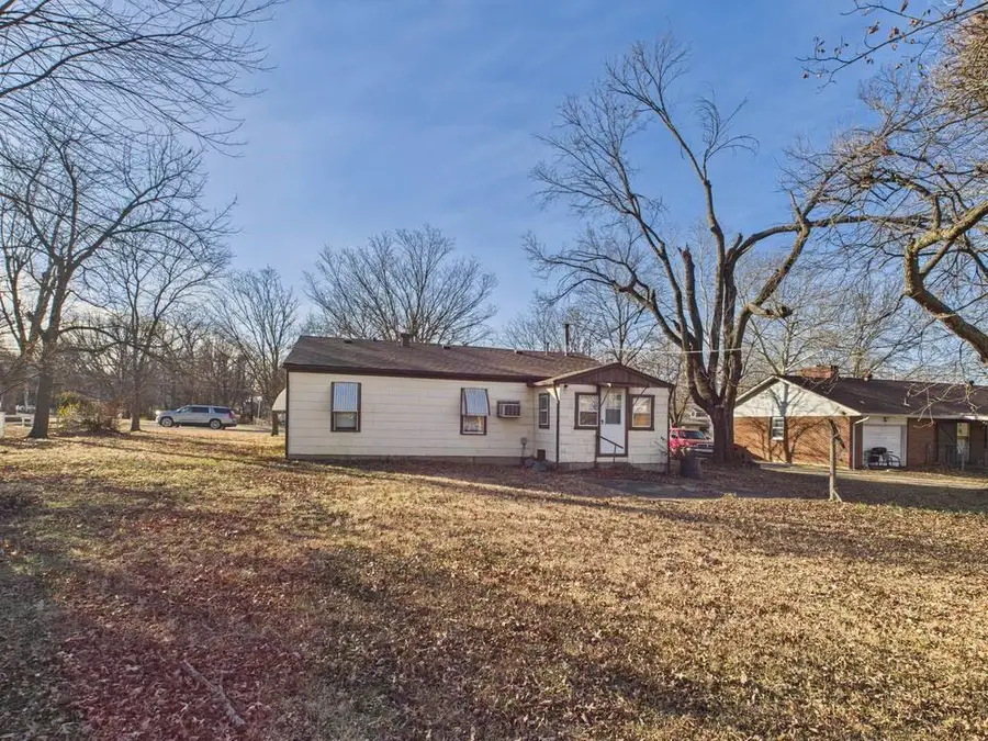 1227 S Crawford Street, Fort Scott, KS 66701 - #3