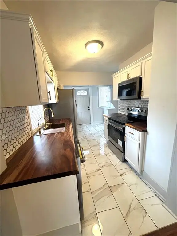 2410 Myrtle Avenue, Kansas City, MO 64127 - #3