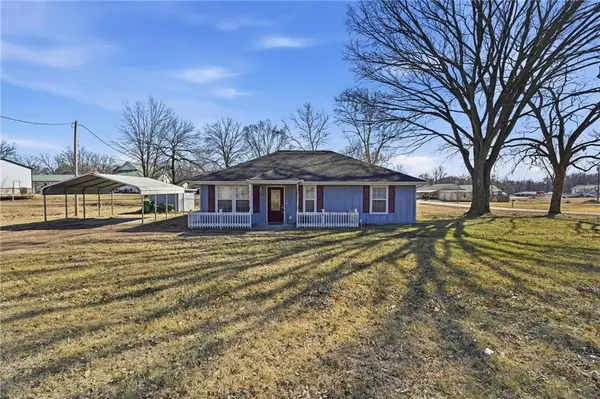 302 E Street, Creighton, MO 64739