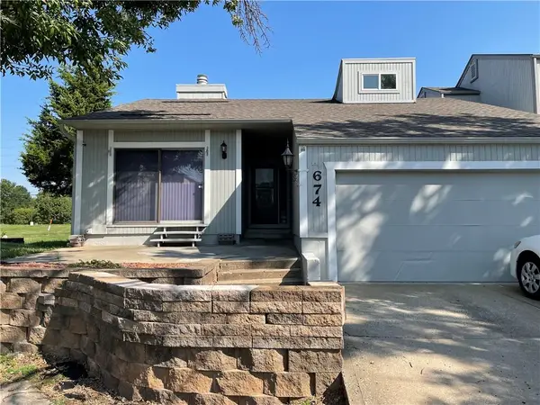 674 NW Valley Brook Road, Blue Springs, MO 64014