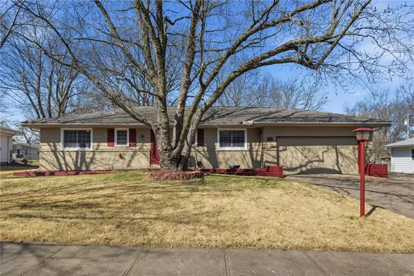 713 S Sunset Drive, Olathe, KS 66061