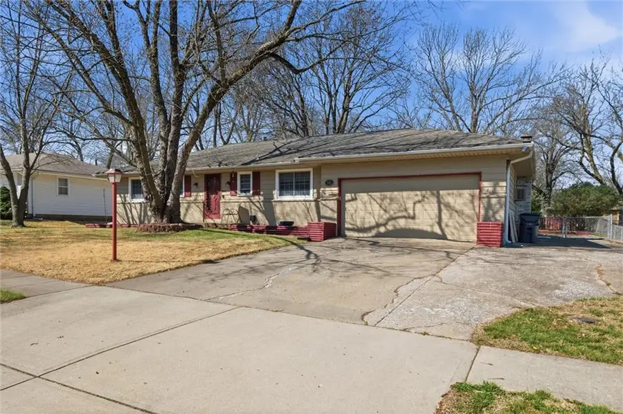 713 S Sunset Drive, Olathe, KS 66061 - #3