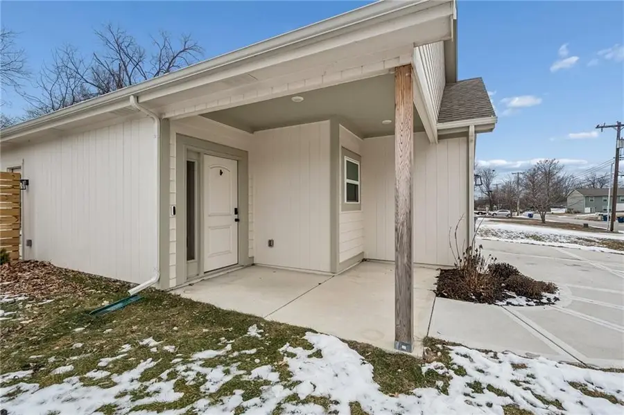 319 E Meadow Street, Smithville, MO 64089 - #3