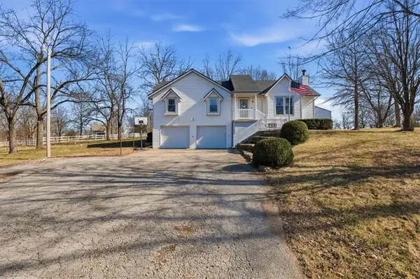 23617 S Chadwick Drive, Peculiar, MO 64078