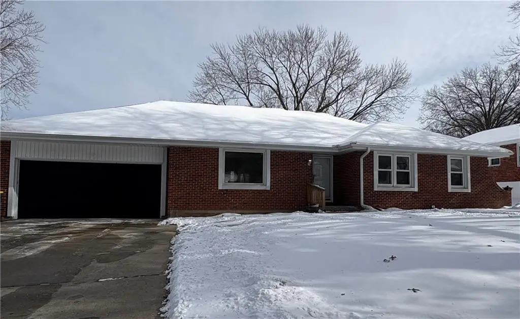 10437 Grand Avenue, Kansas City, MO 64114 - #1