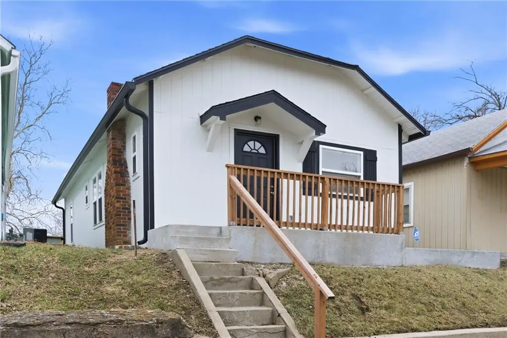 717 Cheyenne Street, Leavenworth, KS 66048 - #1