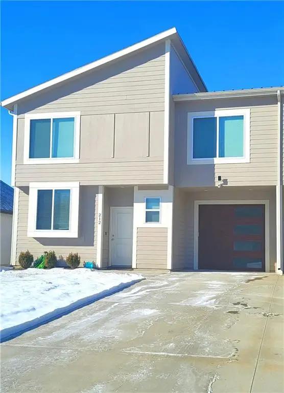 212 N Mc Gee Street, Tonganoxie, KS 66086