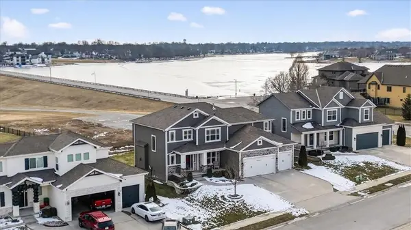 105 SW Meadowbrook Drive, Lee's Summit, MO 64082