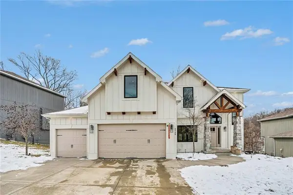 5730 Thousand Oaks Drive, Parkville, MO 64152