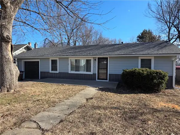 211 S Franklin Street, Raymore, MO 64083